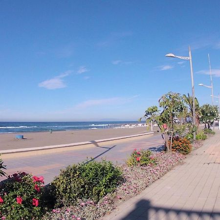 Spacious 1 Bedroom Apartment, Beach Front, Torrox Costa Exterior photo