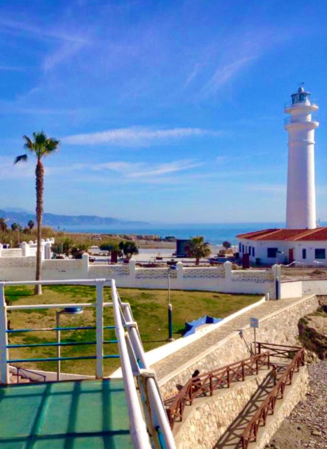 Spacious 1 Bedroom Apartment, Beach Front, Torrox Costa Exterior photo