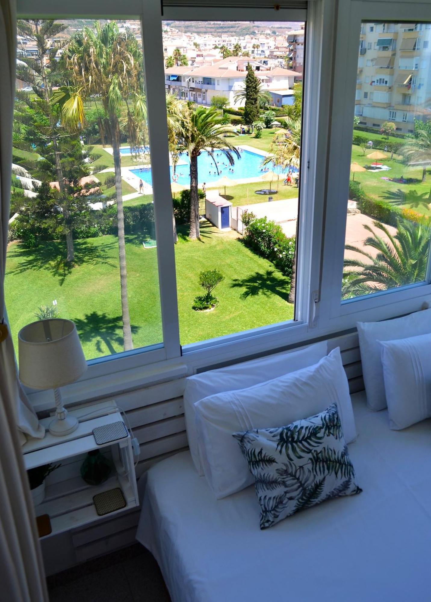 Spacious 1 Bedroom Apartment, Beach Front, Torrox Costa Exterior photo