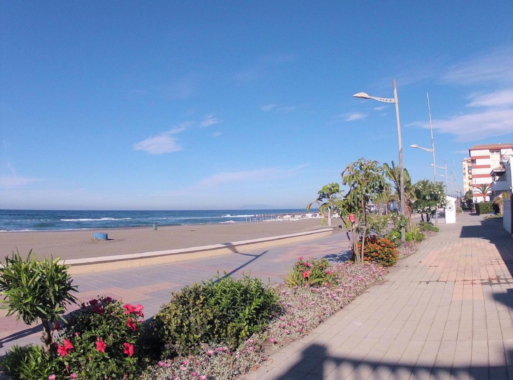 Spacious 1 Bedroom Apartment, Beach Front, Torrox Costa Exterior photo