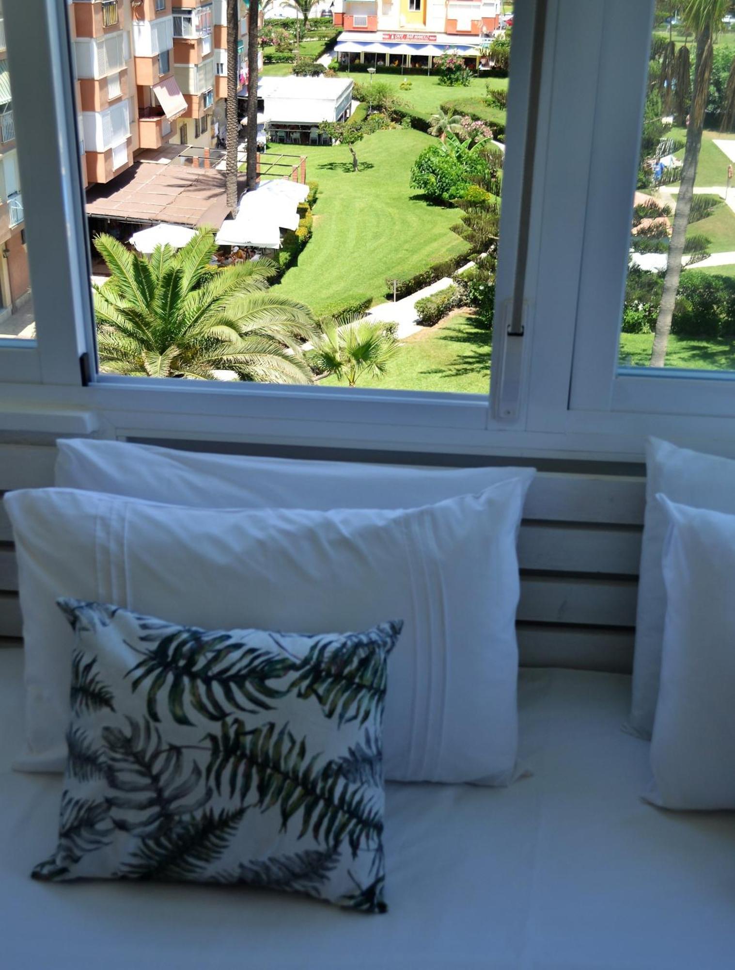 Spacious 1 Bedroom Apartment, Beach Front, Torrox Costa Exterior photo