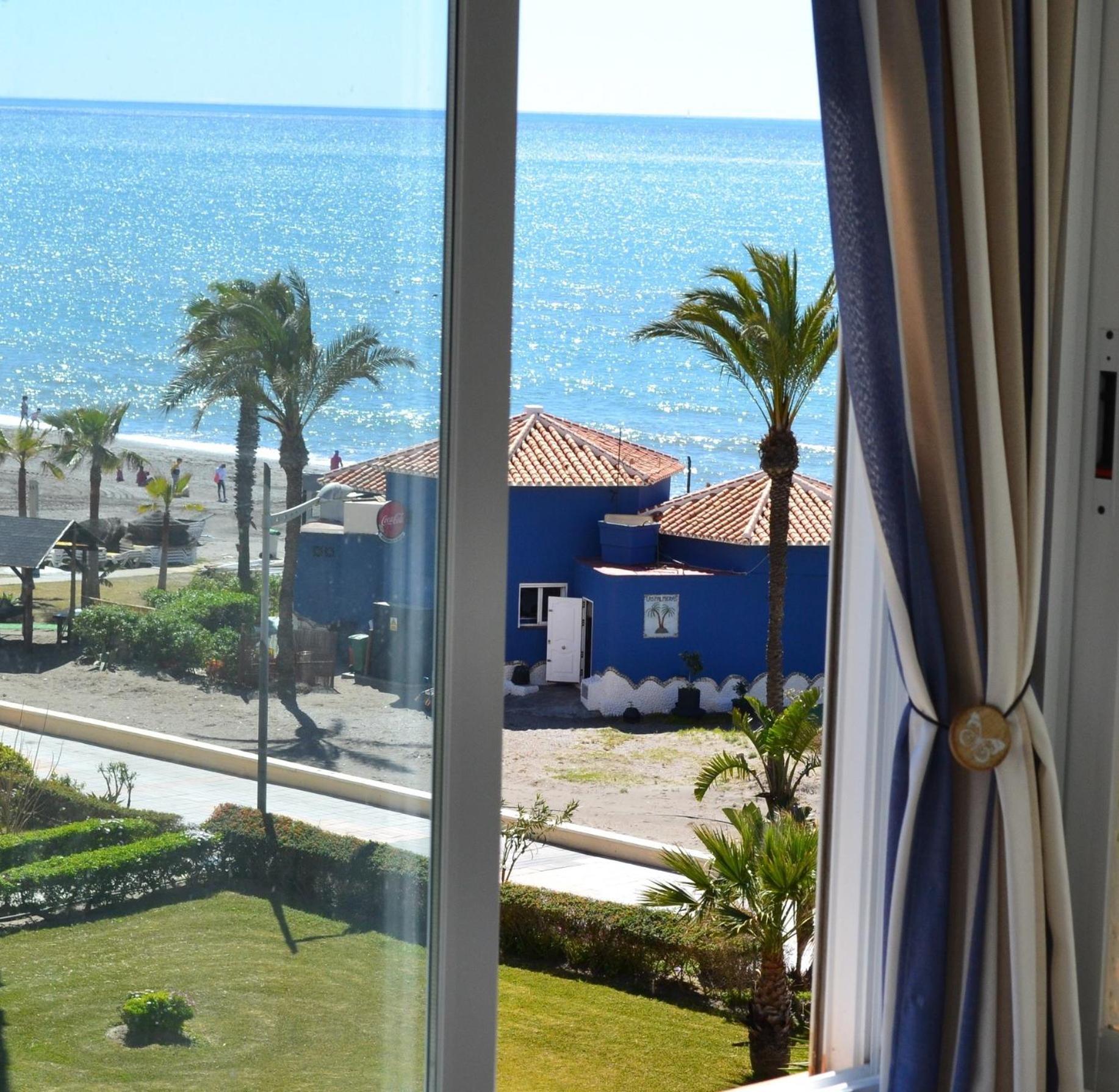 Spacious 1 Bedroom Apartment, Beach Front, Torrox Costa Exterior photo