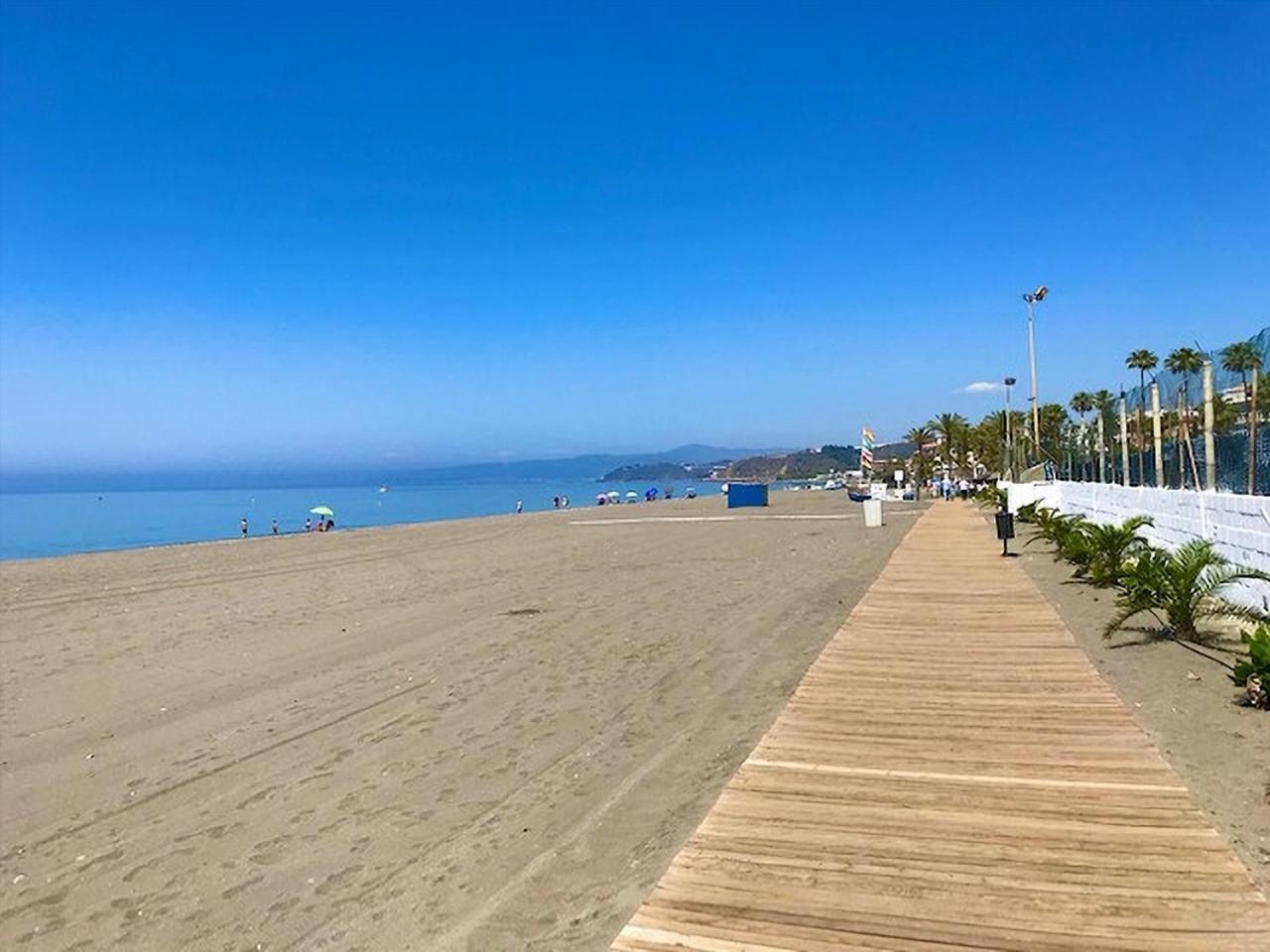 Spacious 1 Bedroom Apartment, Beach Front, Torrox Costa Exterior photo
