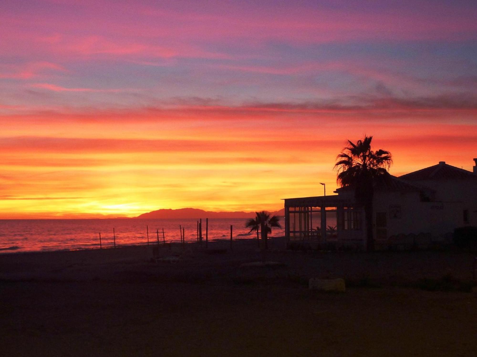 Spacious 1 Bedroom Apartment, Beach Front, Torrox Costa Exterior photo